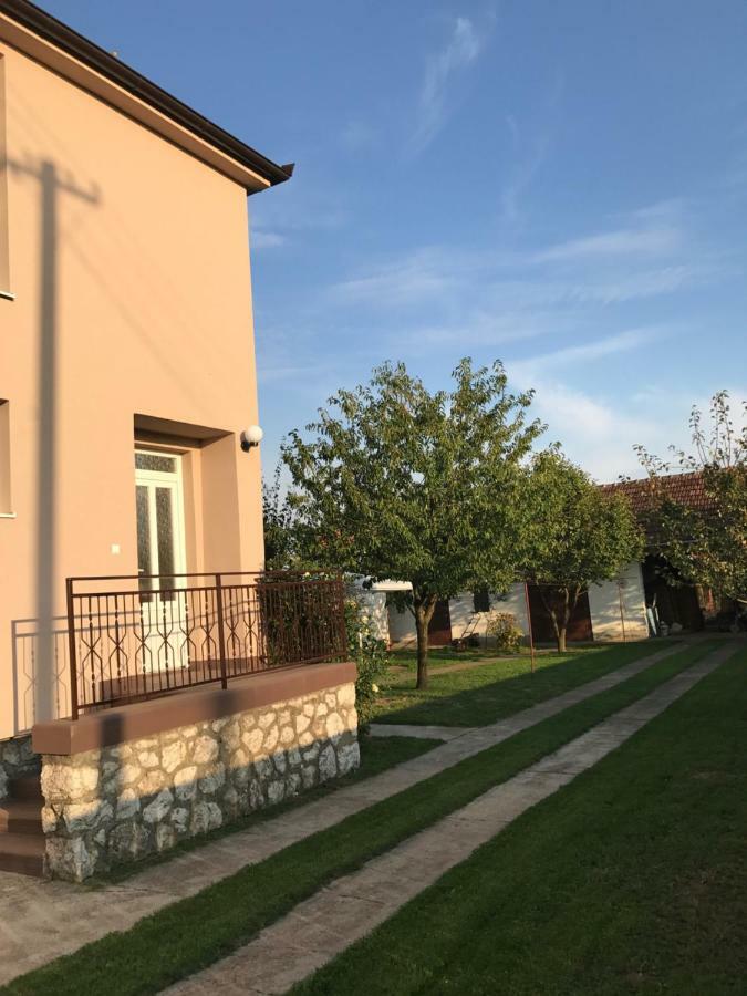 Apartmani Matosevic Ivankovo エクステリア 写真
